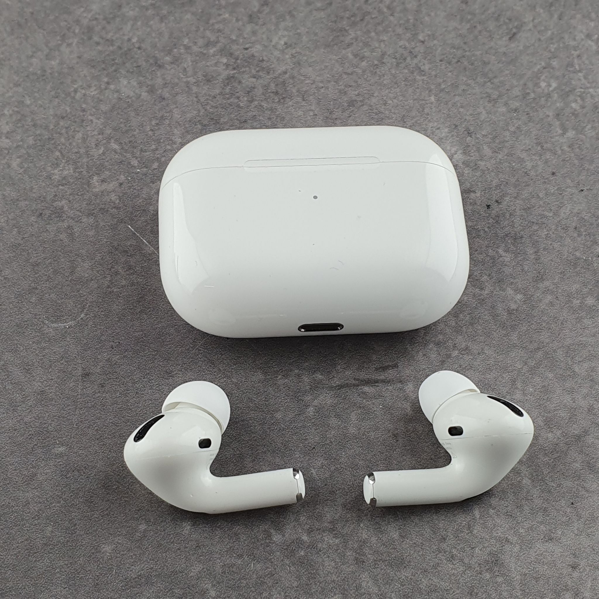 Беcпроводная гарнитура Apple AirPods Pro