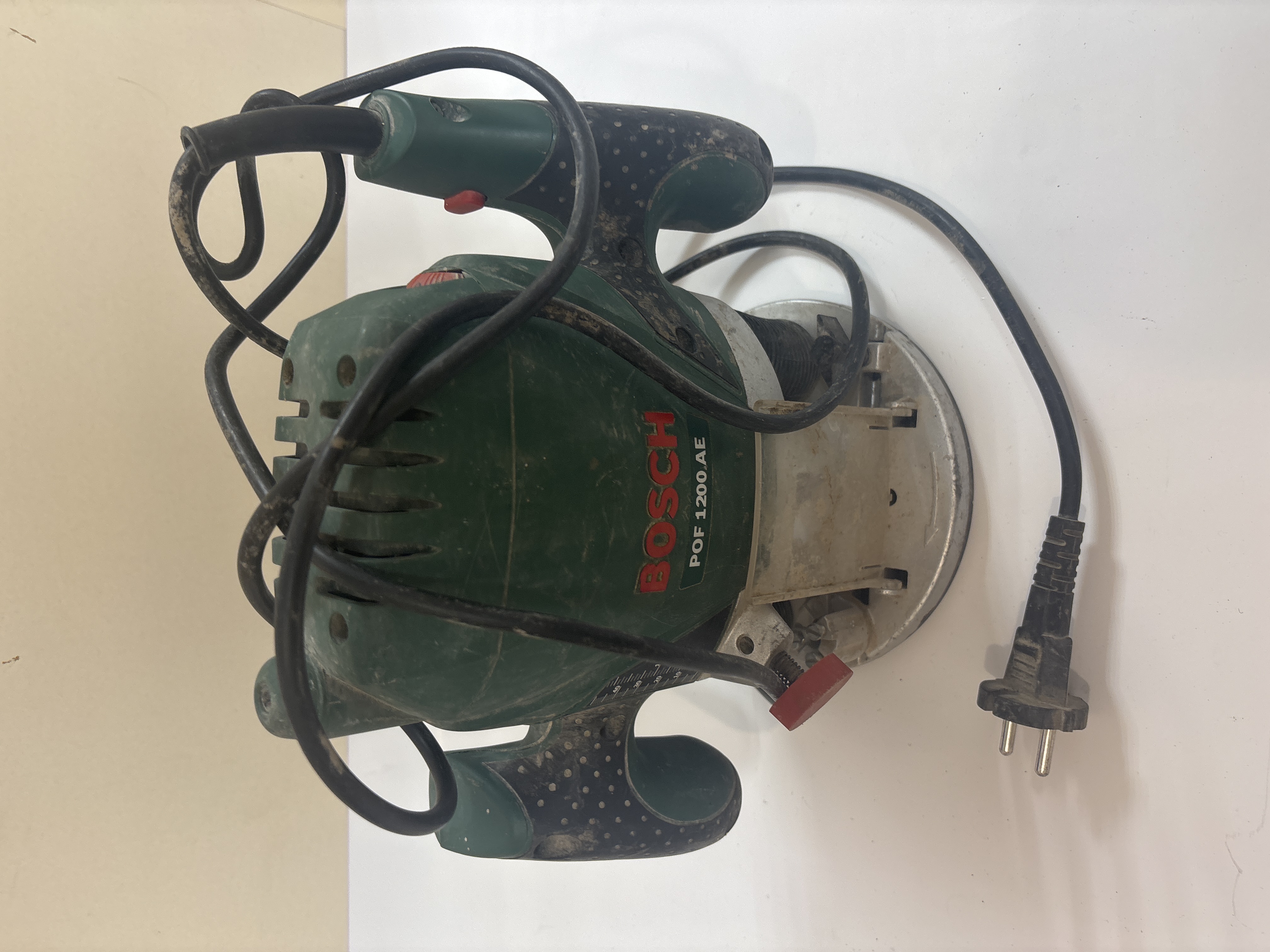 Фрезер Bosch POF 1200 AE