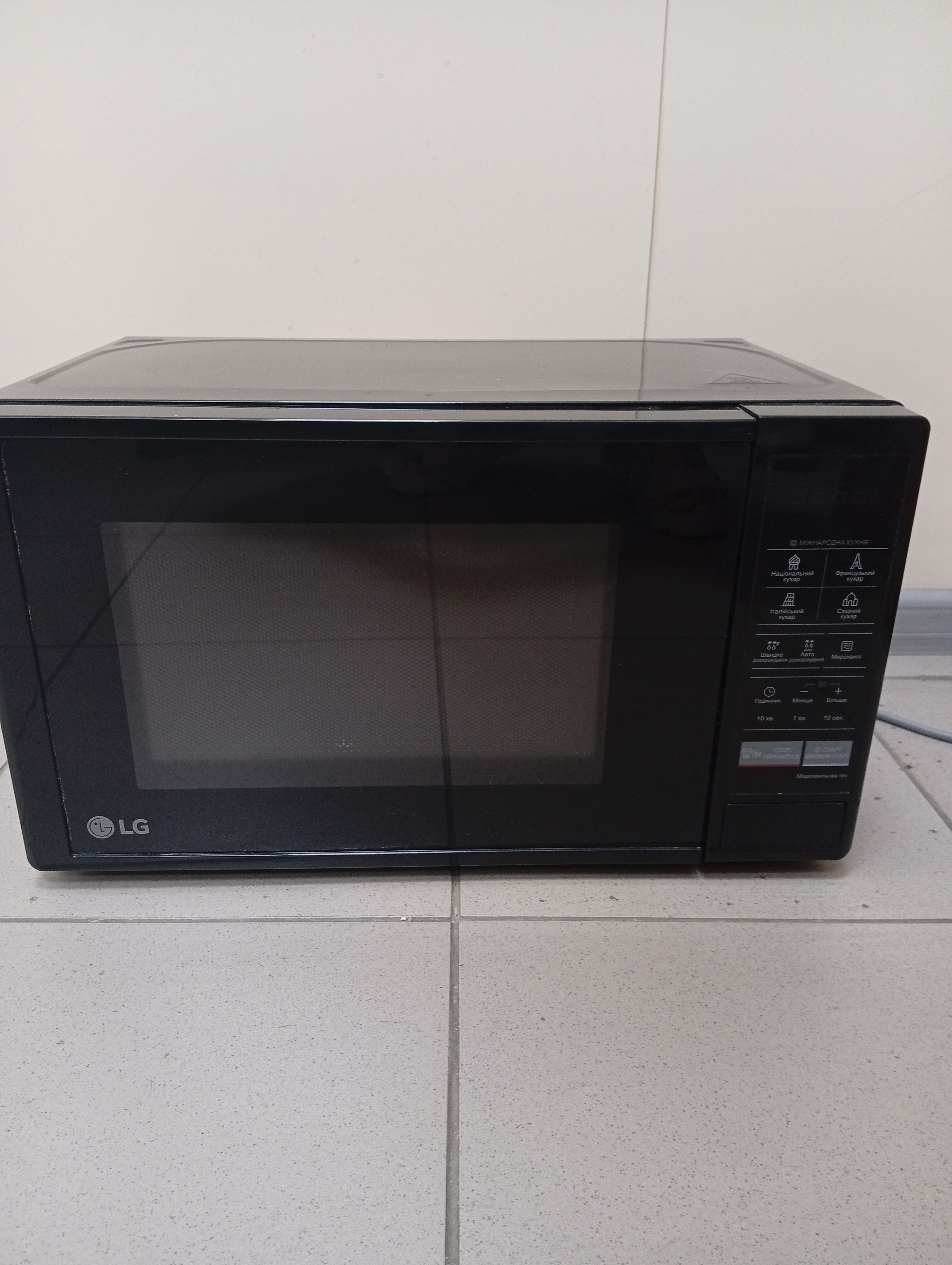 Мікрохвильова піч LG MS2042DB