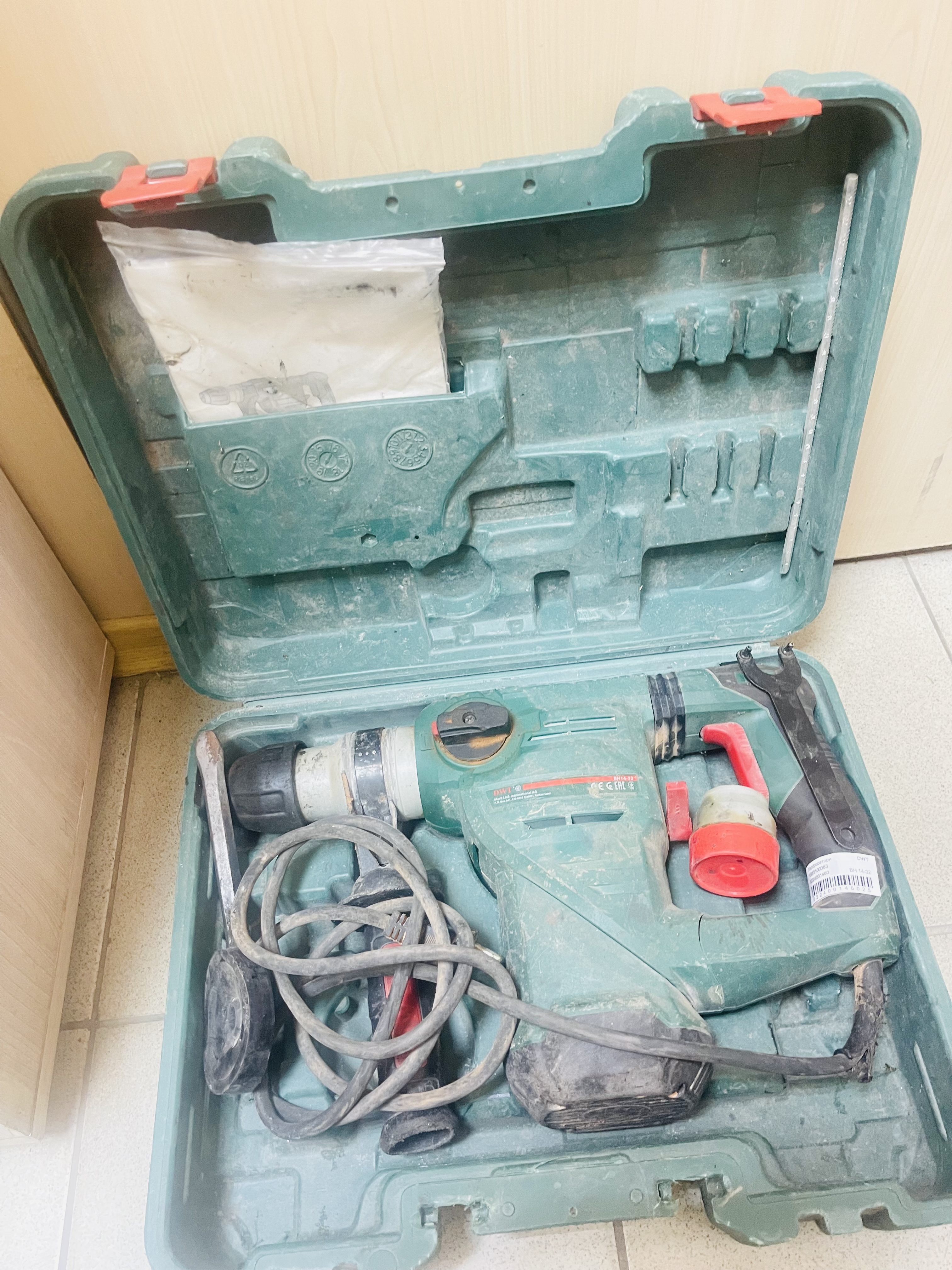 Перфоратор DWT BH14-32