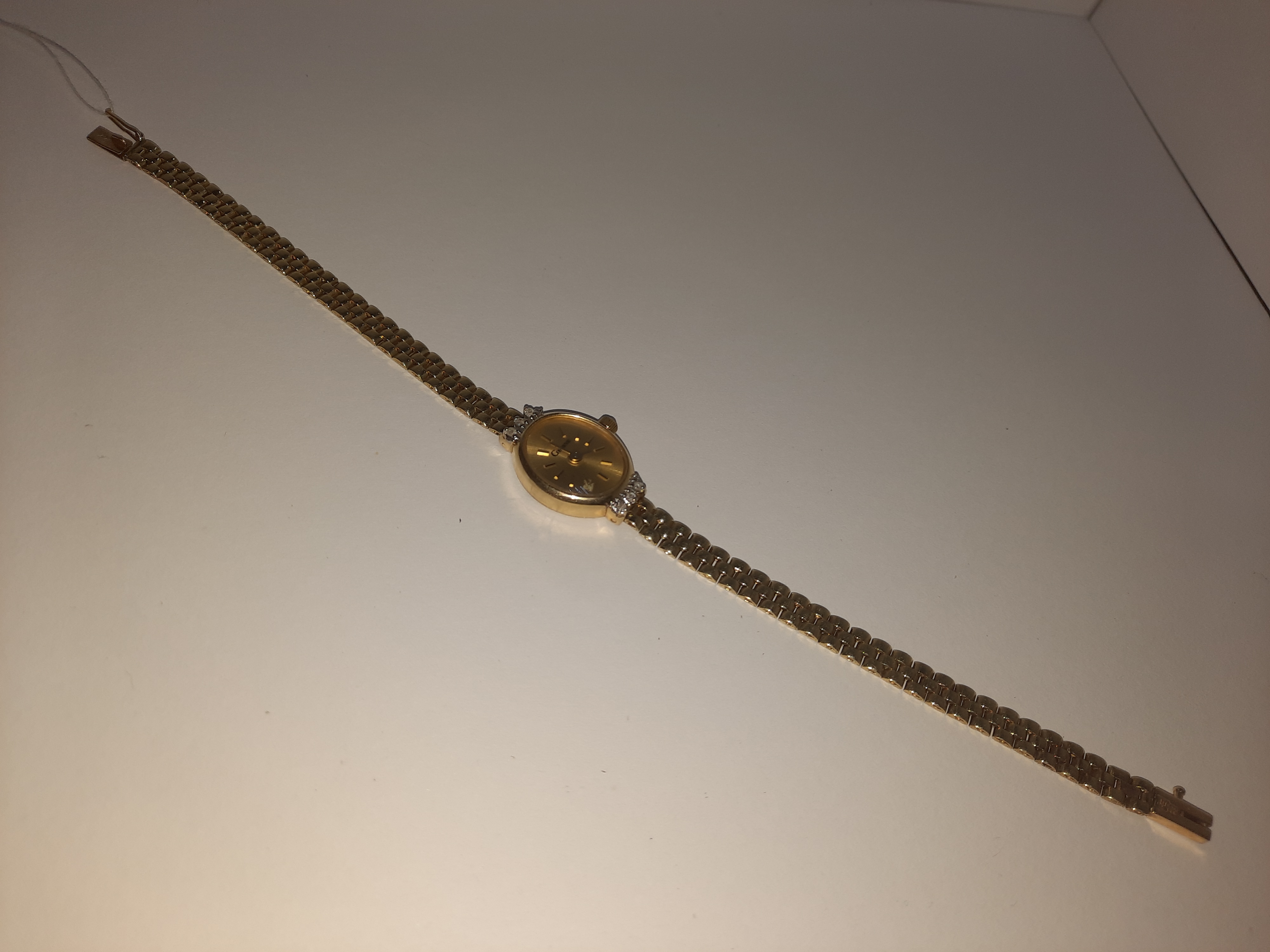 Золотий годинник з діамантами (1819332)