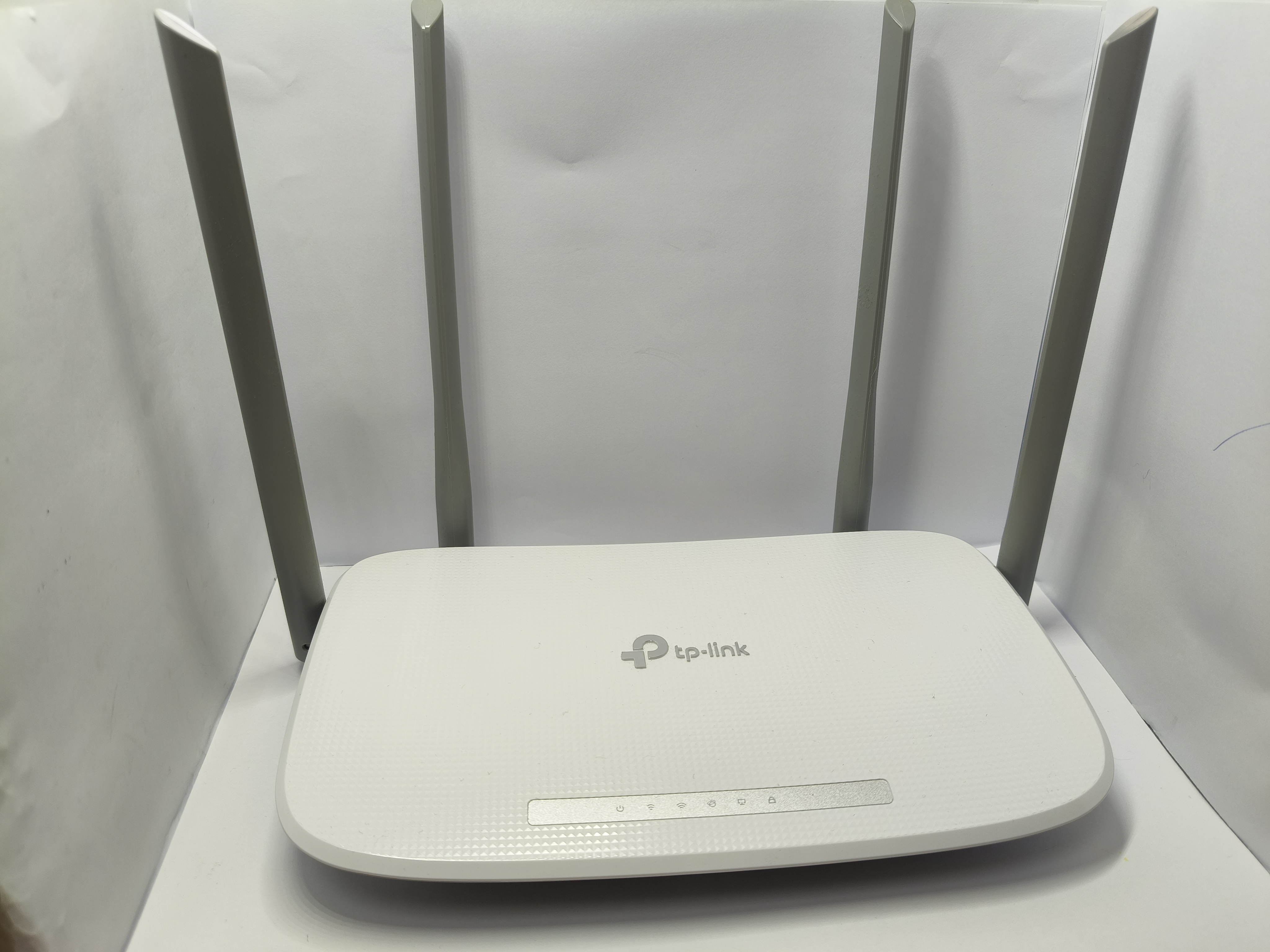 Маршрутизатор TP-Link EC220-G5