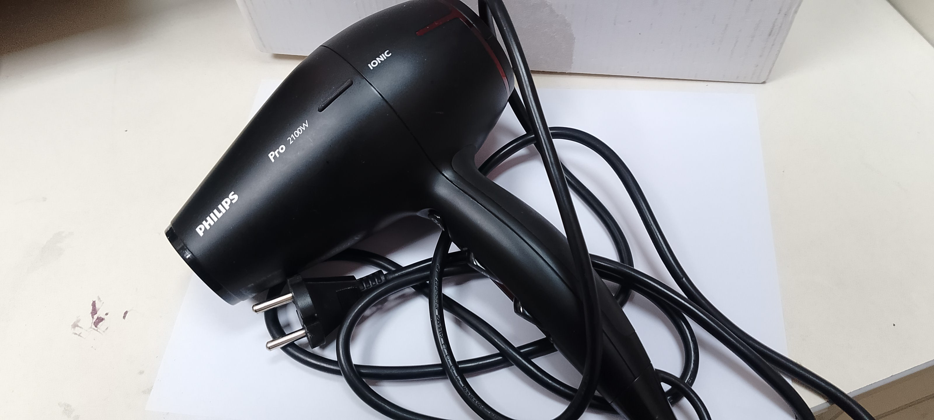 Фен Philips HPS910