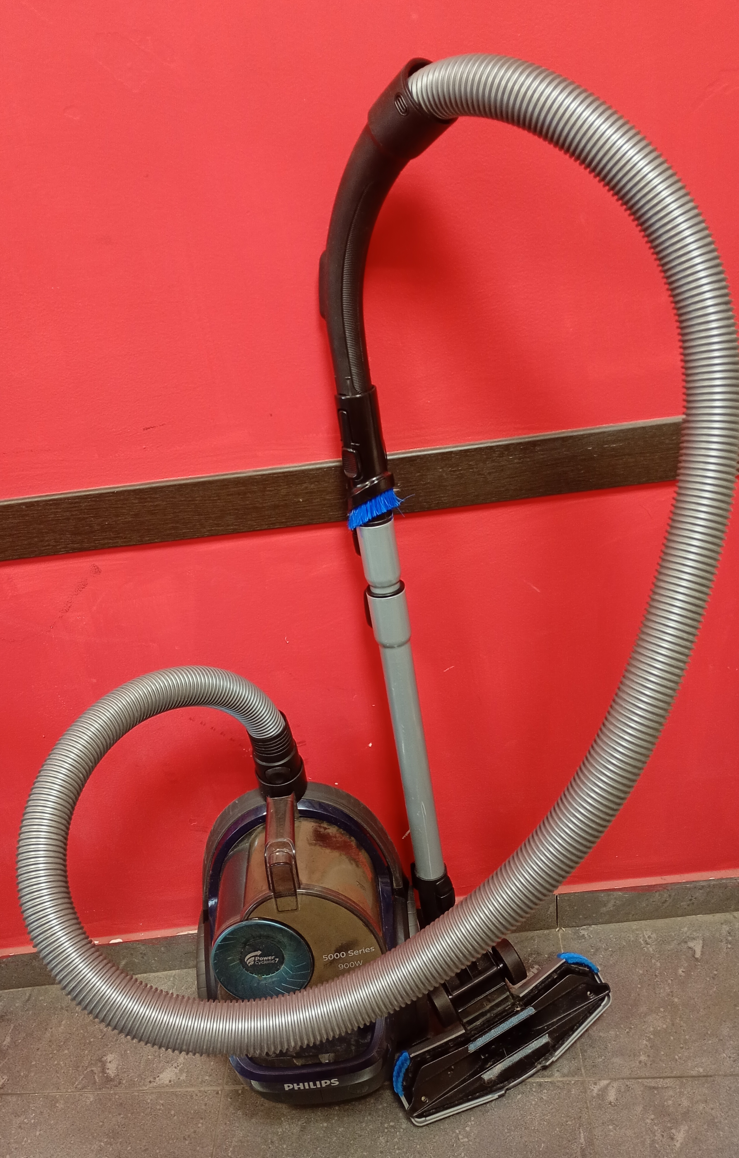 Пылесос безмешковый Philips FC9556/09