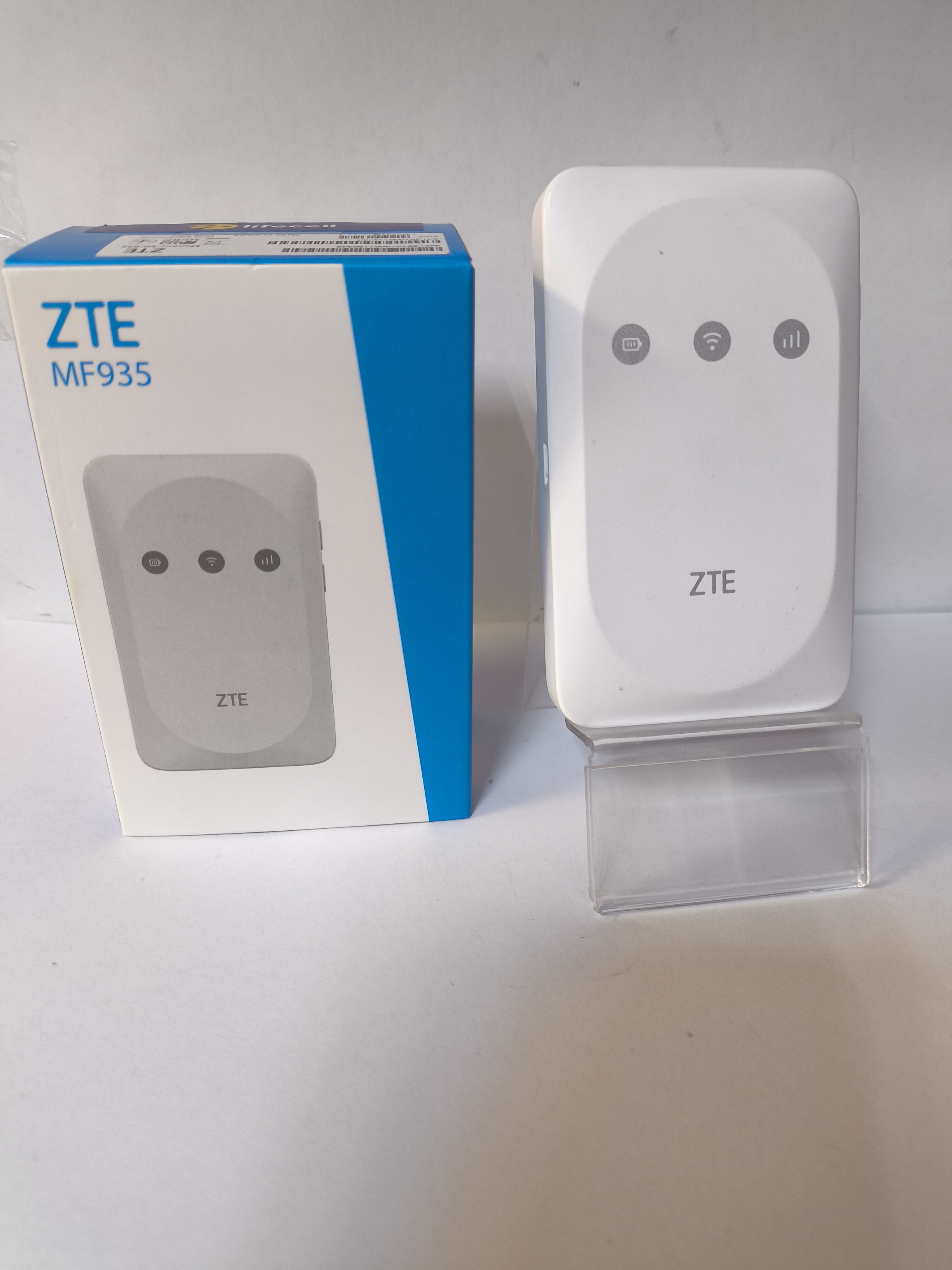 Модем 4G / 3G + Wi-Fi роутер ZTE MF935