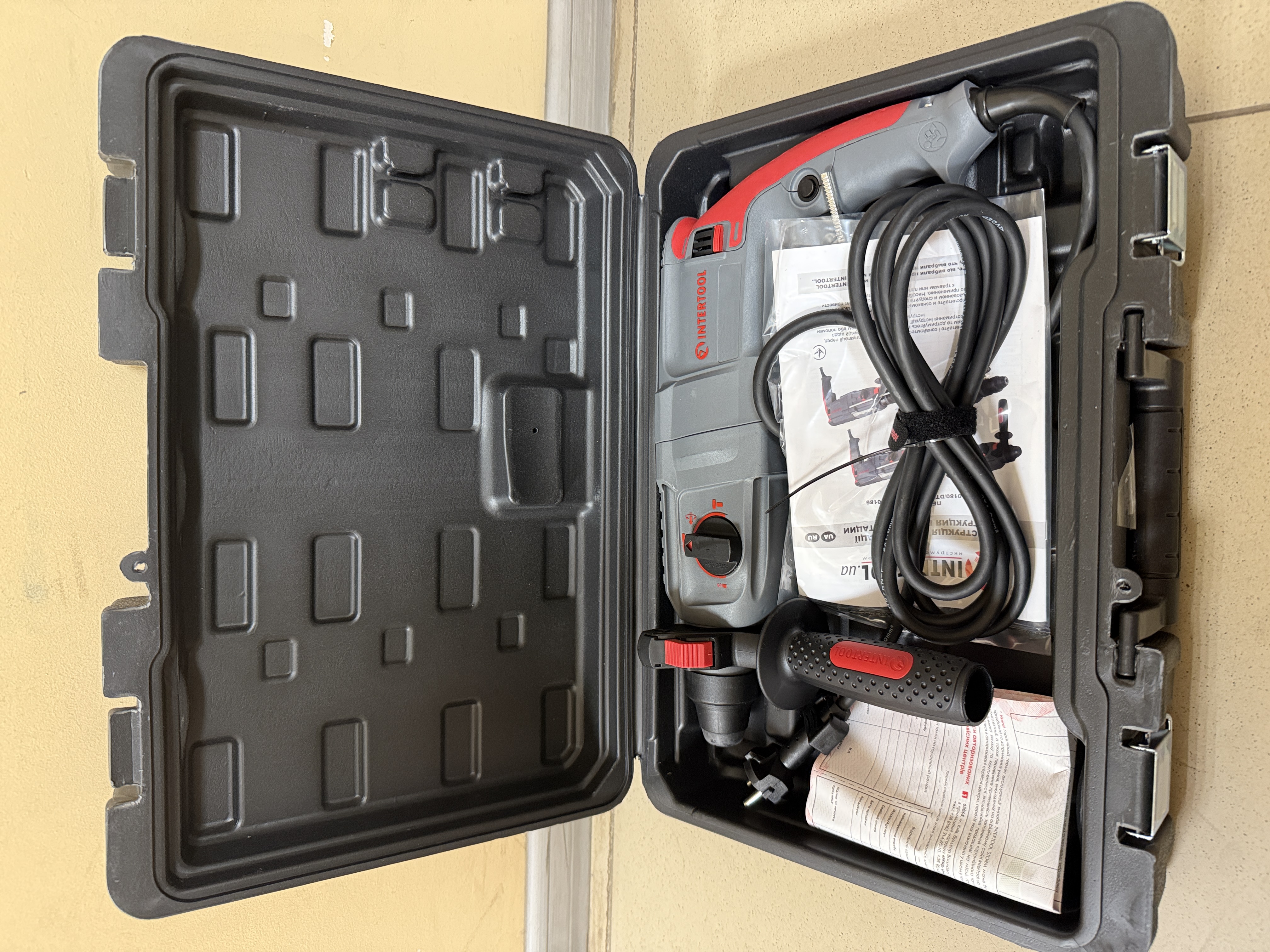 Перфоратори Intertool DT-0180