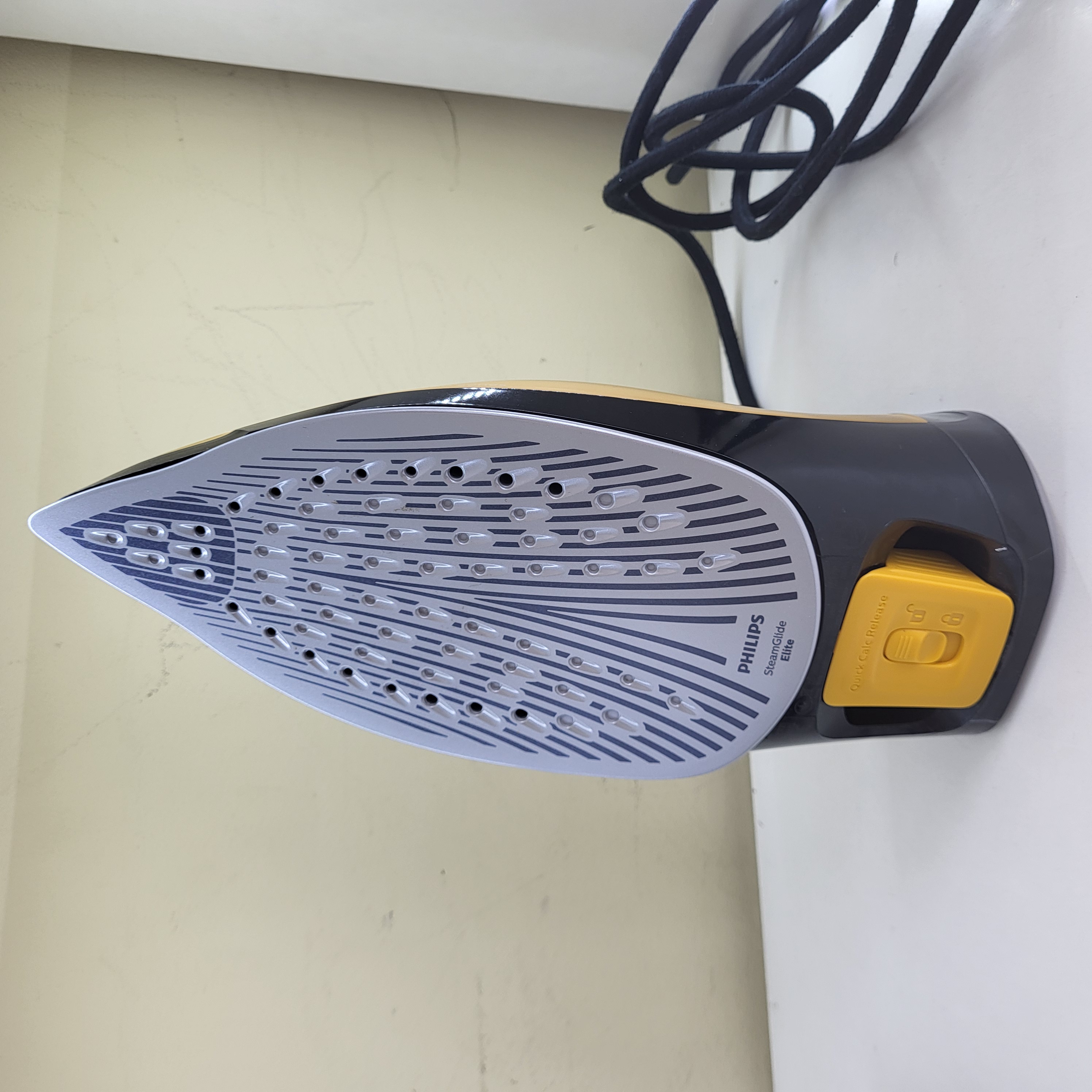 Праска з парою Philips DST7040/80
