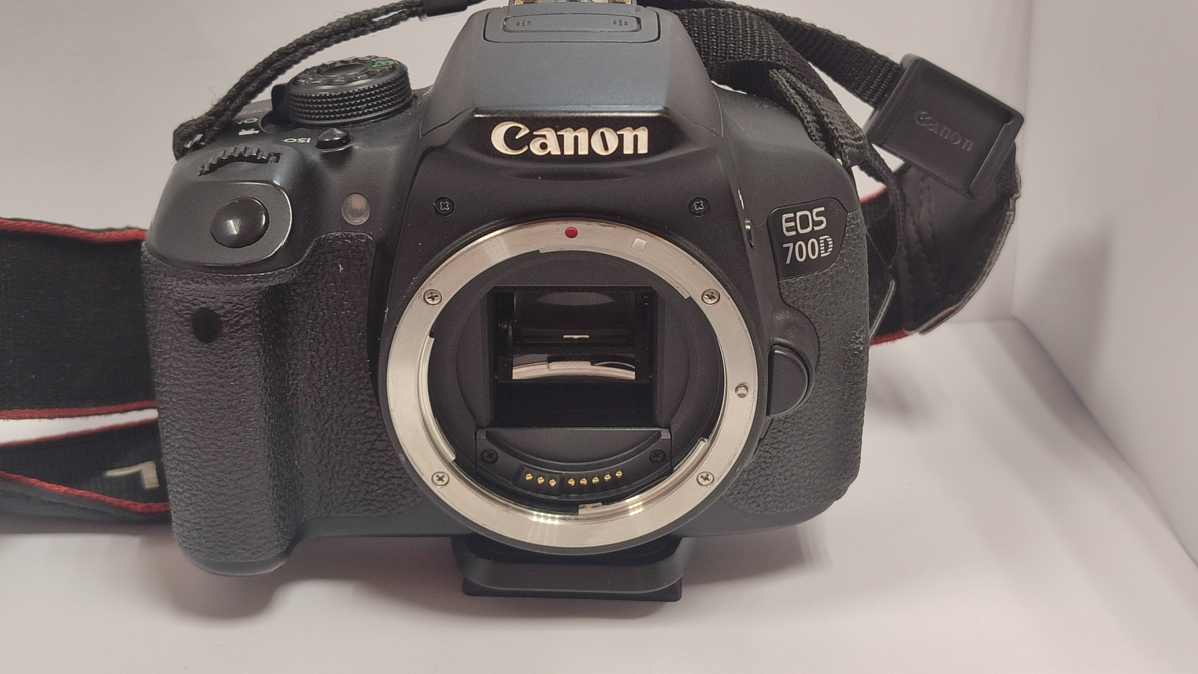 Фотоапарат Canon EOS 700D