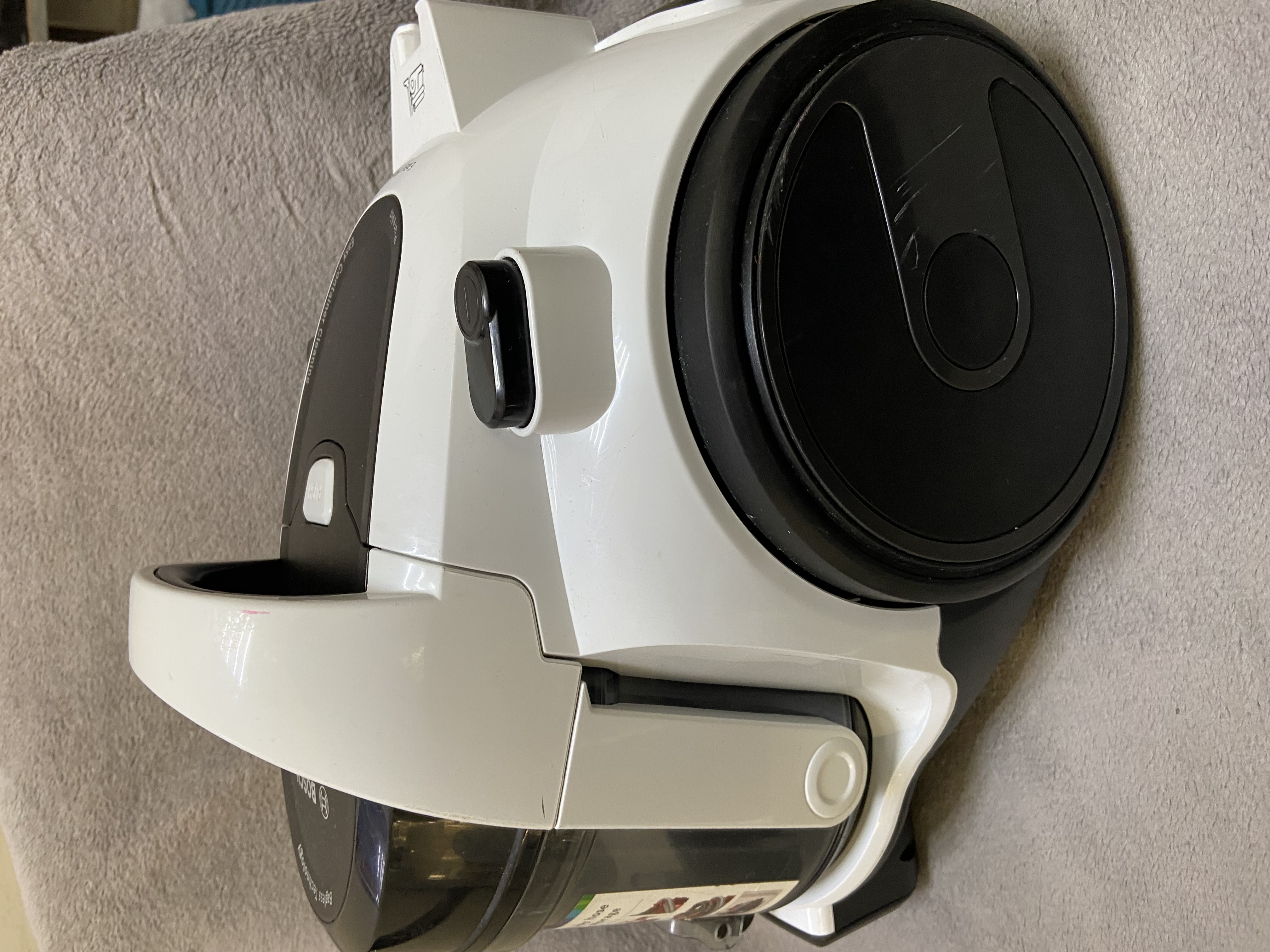 Пилосос безмішковий Bosch BGS05A225