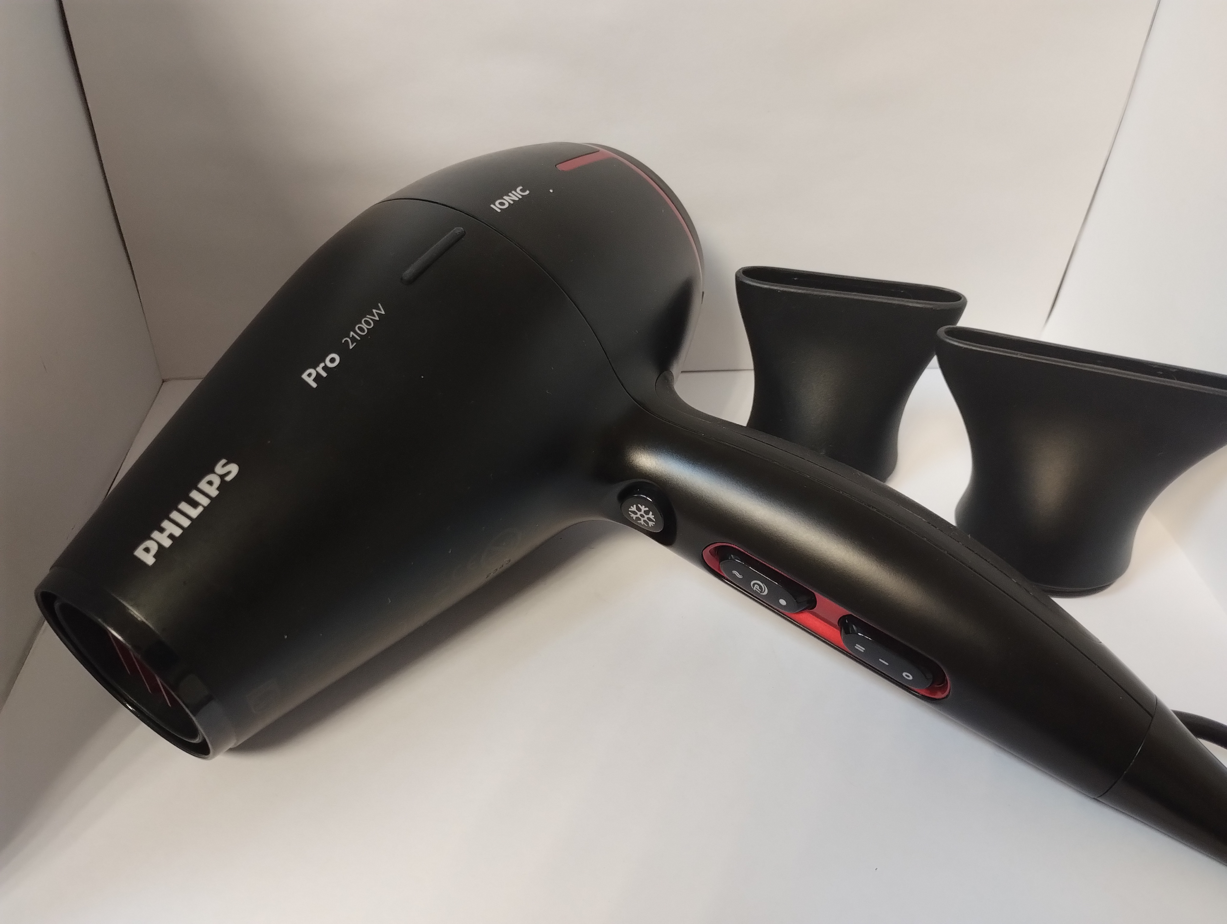 Фен Philips HPS910
