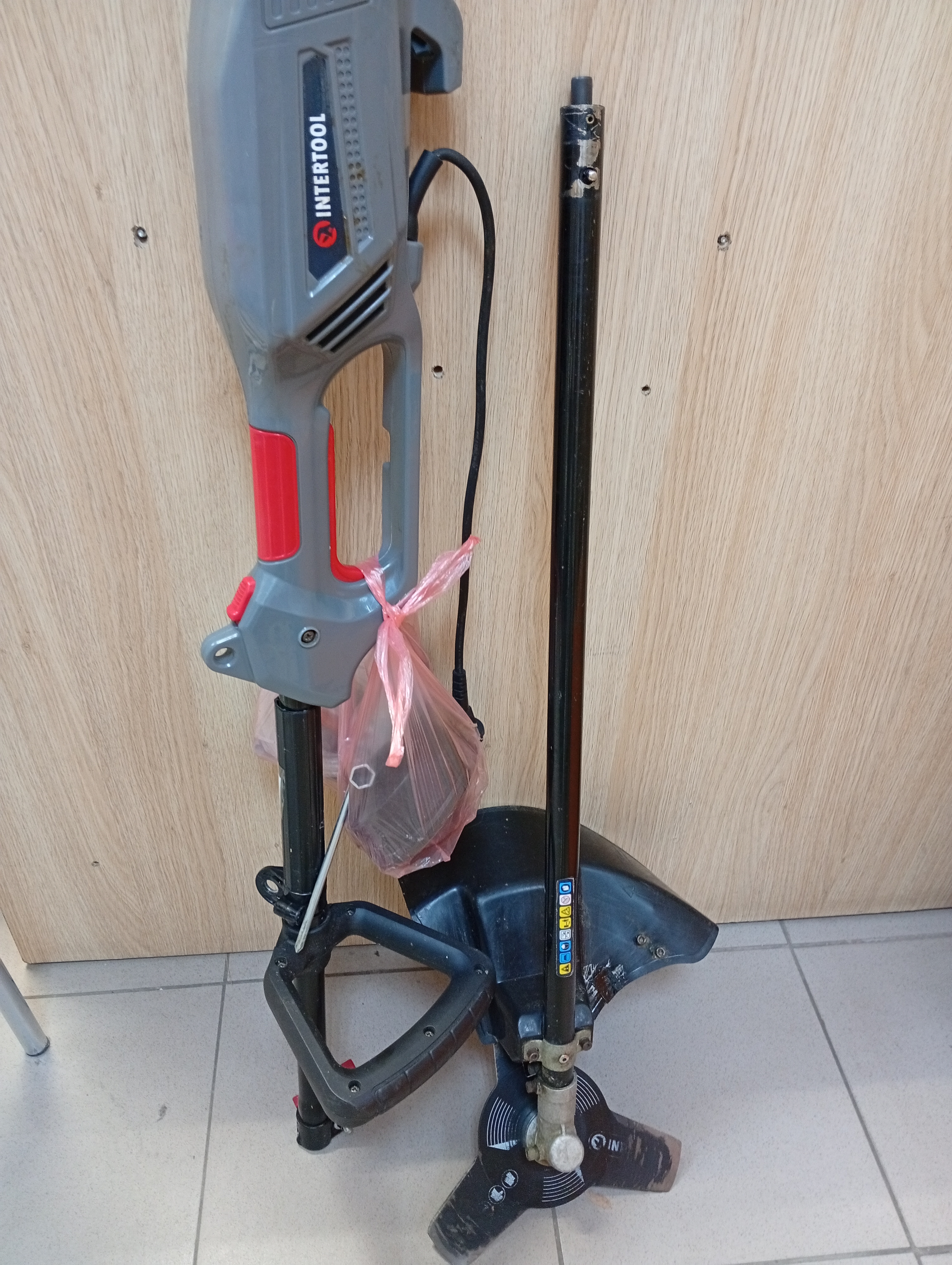 Тример електричний Intertool DT-2247